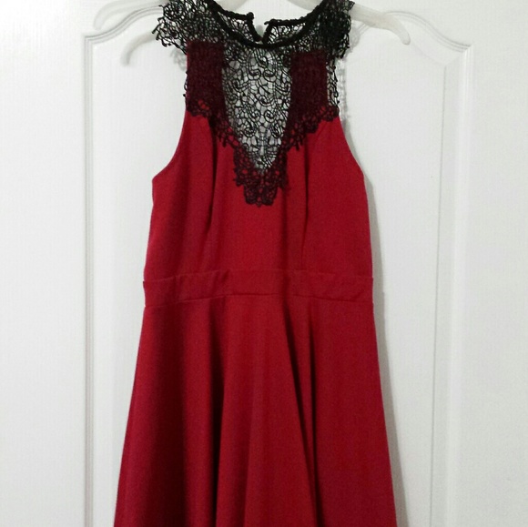 Material Girl Burgundy sleeveless black lace dress - Picture 2 of 5